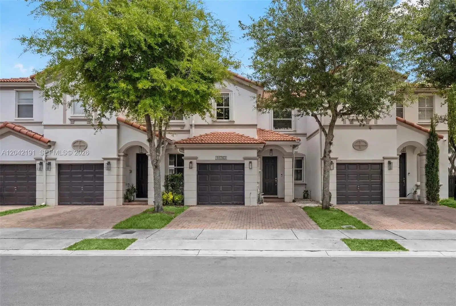 10743 NW 78th Ter, Doral FL 33178 photo 2