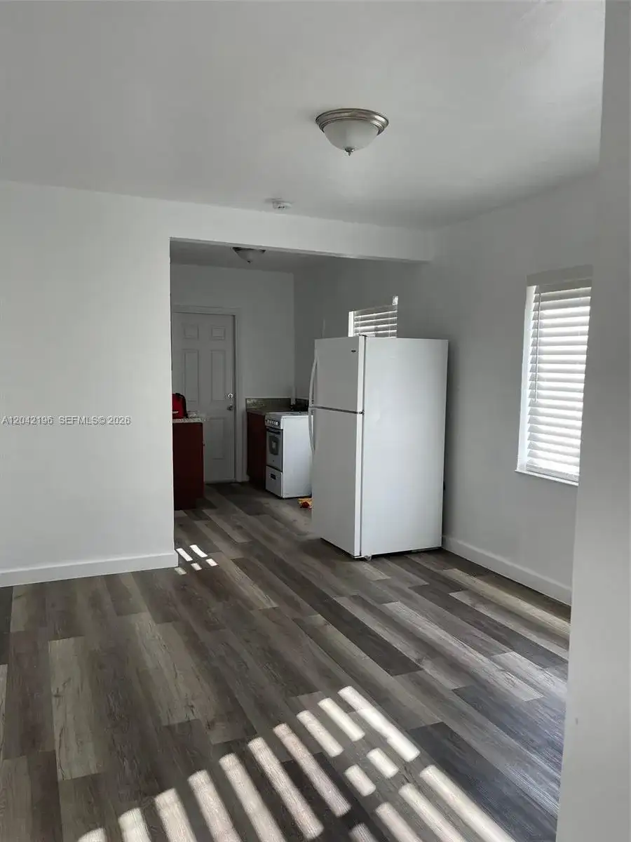 430 SW 6th Ave # 8, Miami FL 33130 photo 3