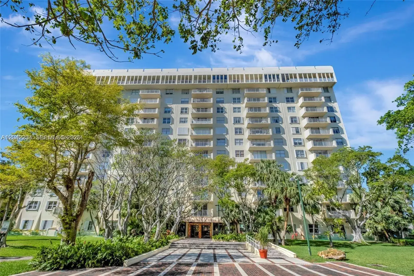 11111 Biscayne Blvd, Miami FL 33181