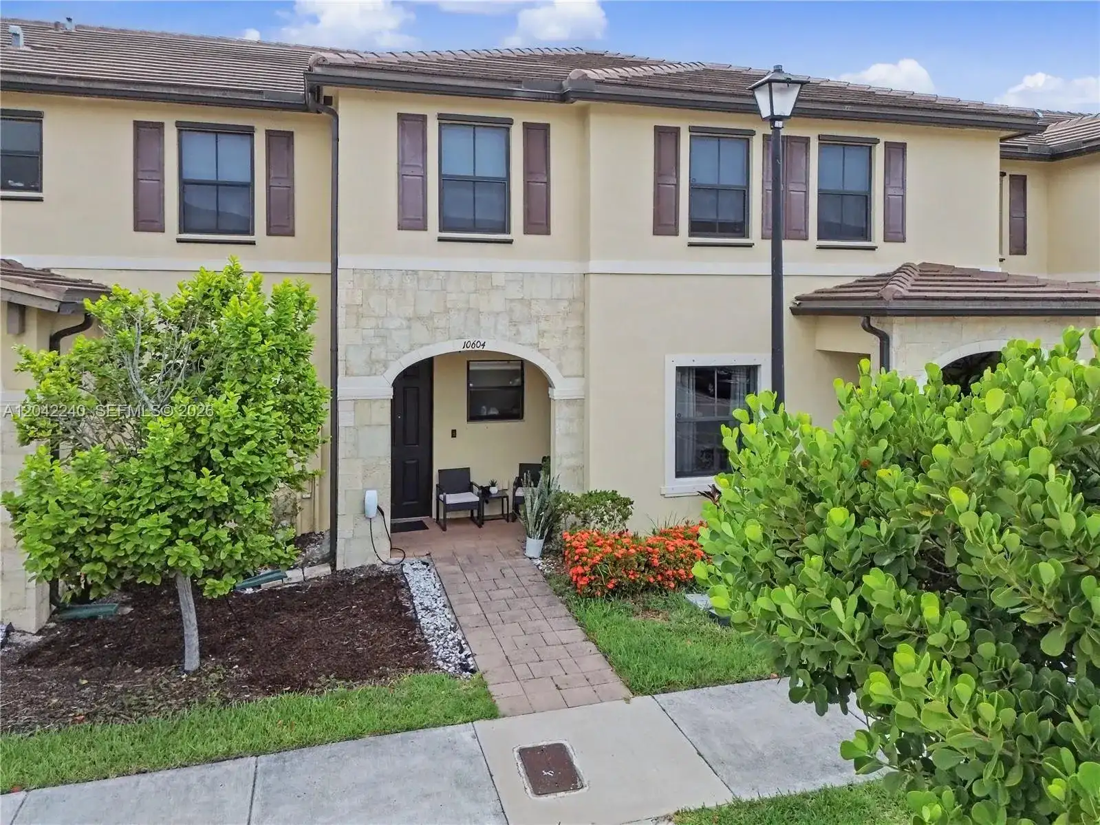 10604 W 33rd Ln, Hialeah FL 33018 photo 2