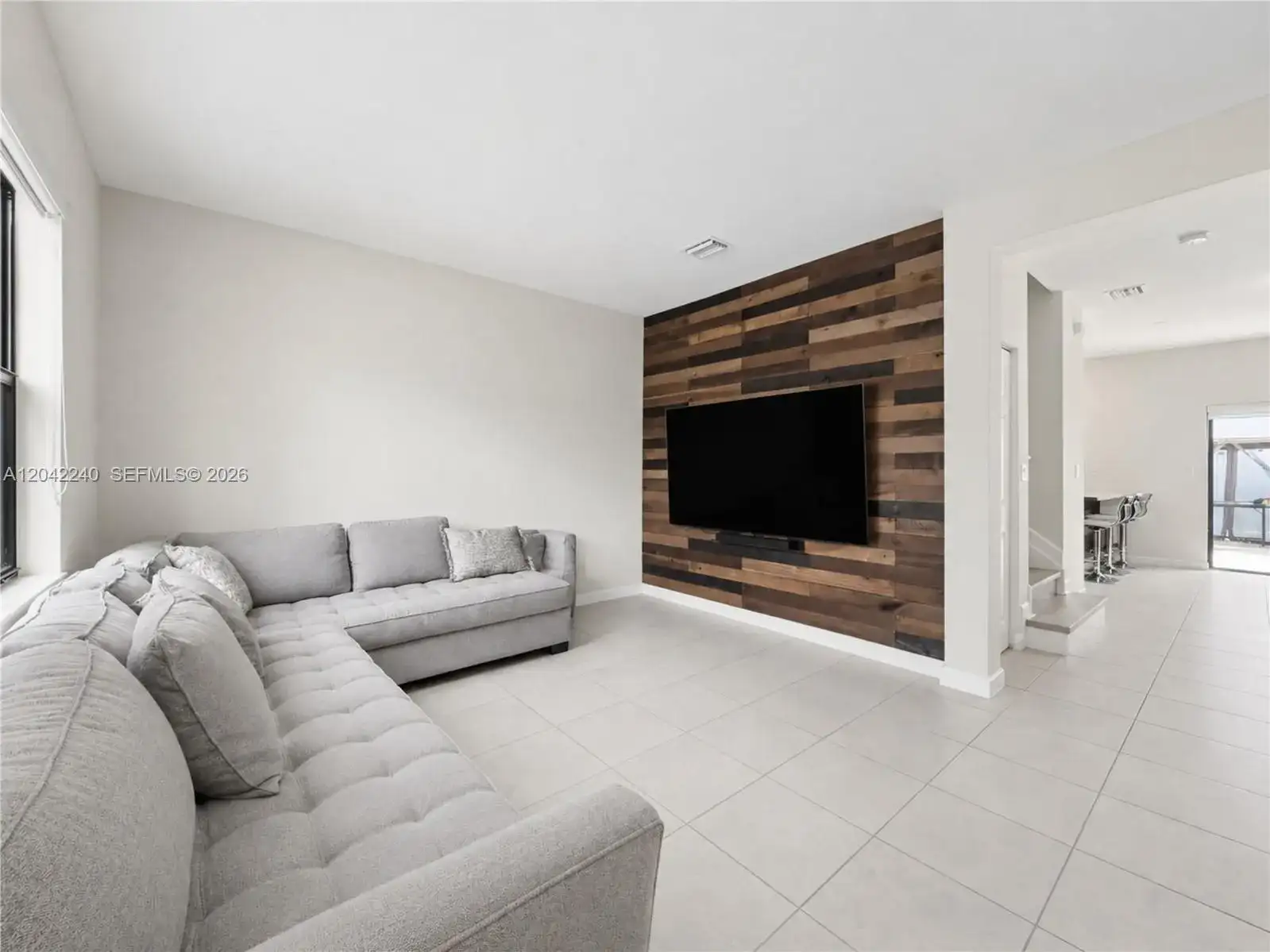 10604 W 33rd Ln, Hialeah FL 33018 photo 4