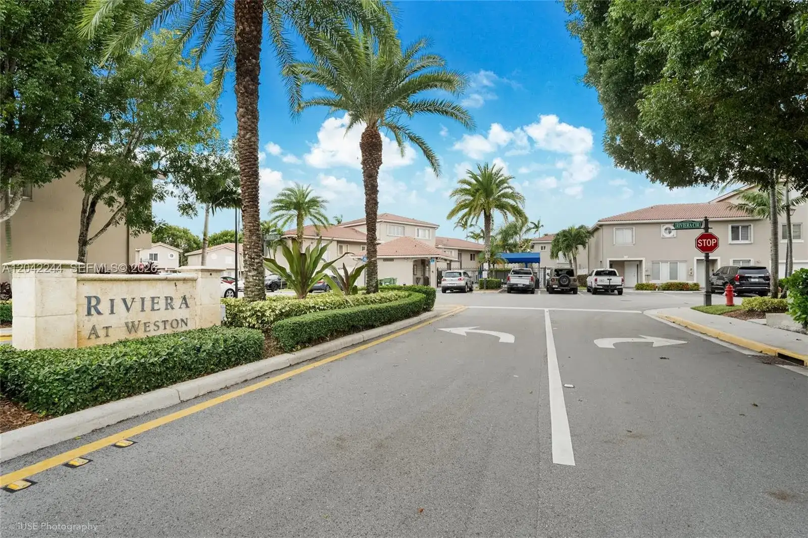 221 Riviera Cir, Weston FL 33326 photo 3