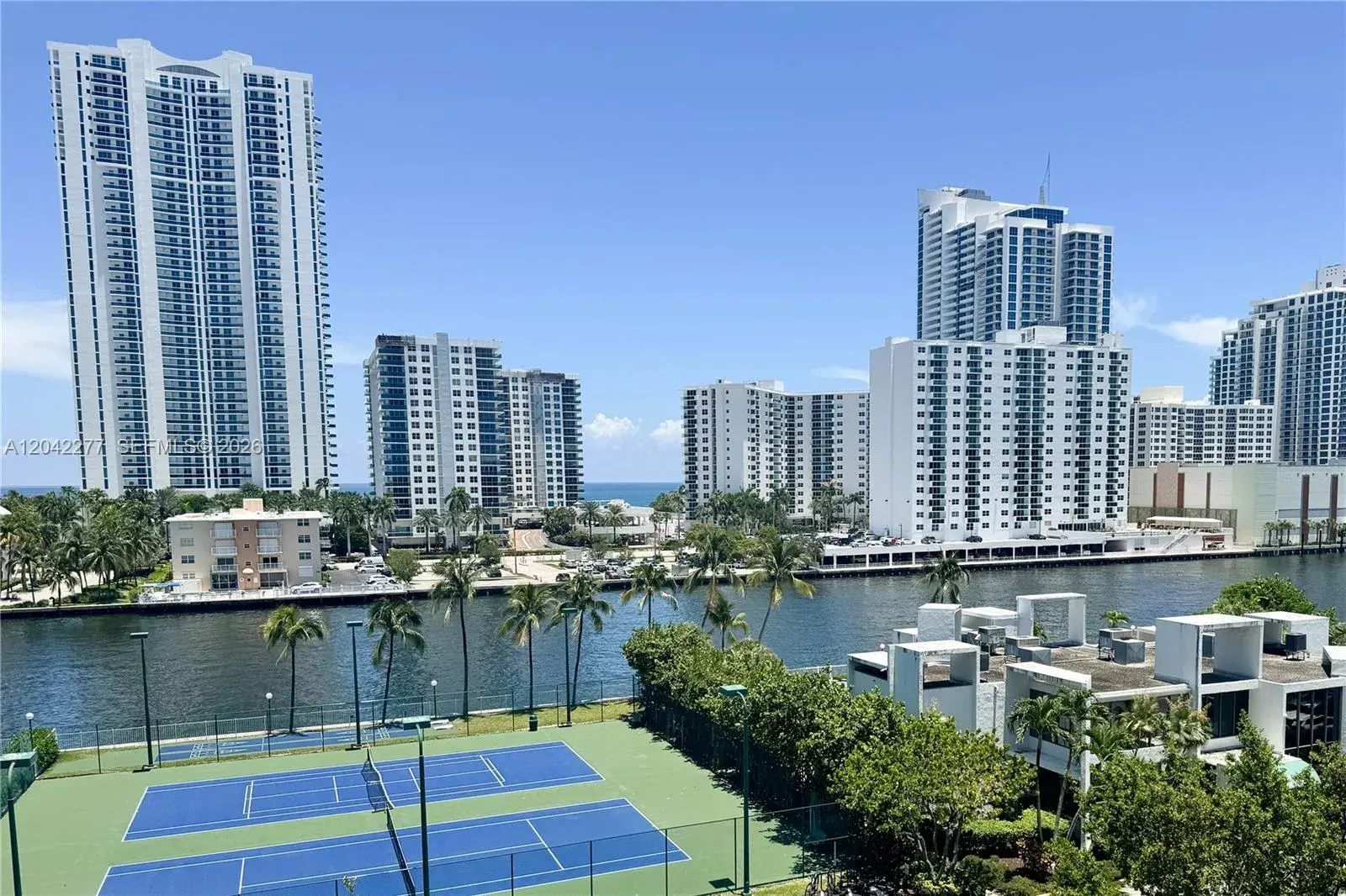 1000 Parkview Dr # 726, Hallandale Beach FL 33009