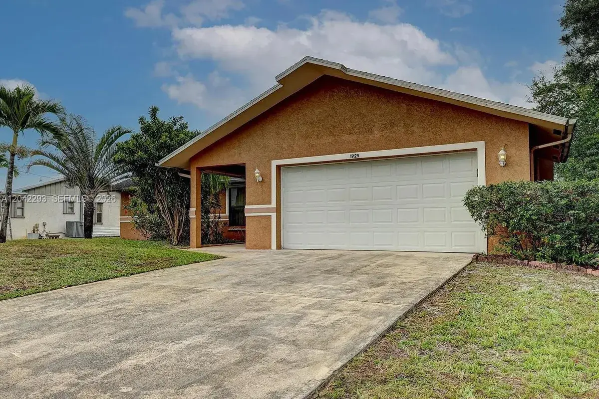 1925 SE Floresta Dr, Port St. Lucie FL 34983