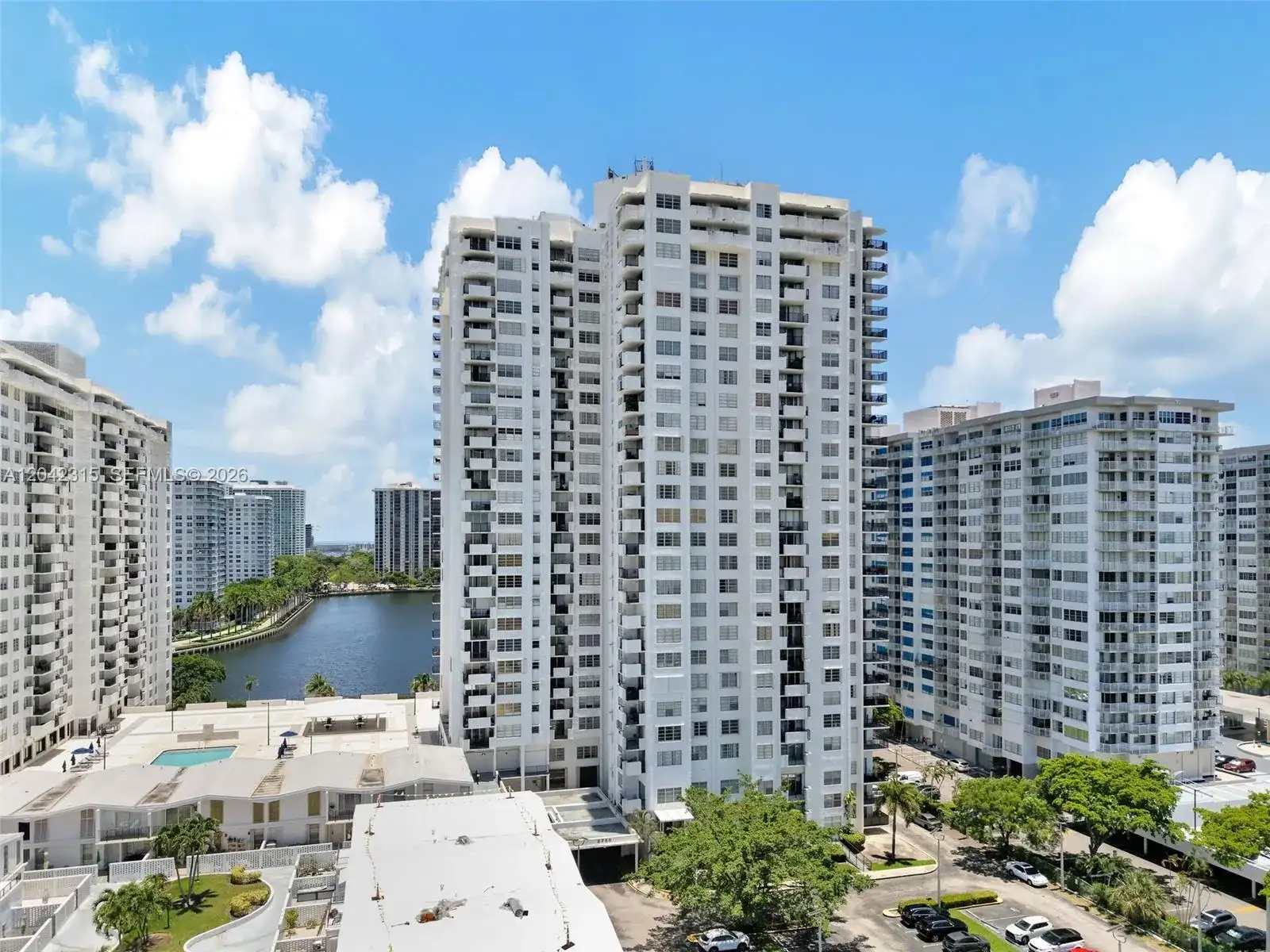 2750 NE 183rd St # 2410, Aventura FL 33160 photo 2