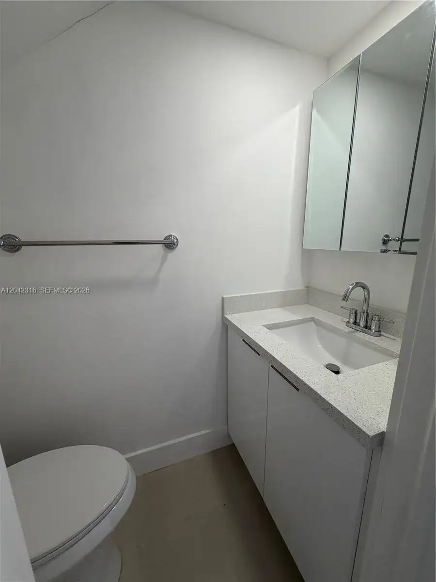1551 W Okeechobee Rd # 9, Hialeah FL 33010 photo 2