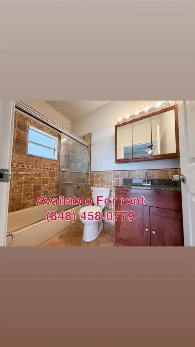 453 N Deerfield Ave, Deerfield Beach FL 33441 photo 4
