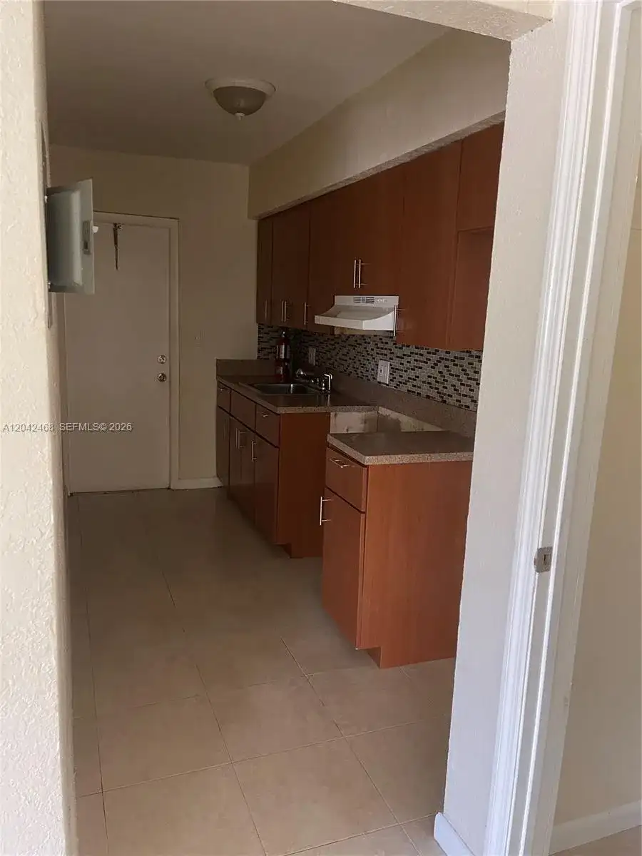 16041 NE 18th Pl # 1, North Miami Beach FL 33162 photo 2