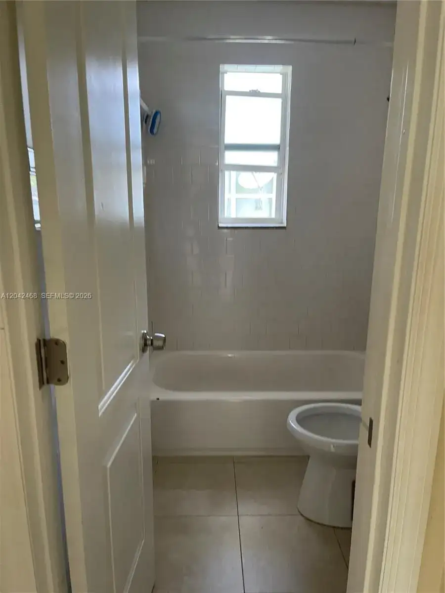16041 NE 18th Pl # 1, North Miami Beach FL 33162 photo 4