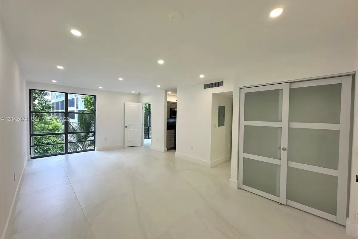 17620 Atlantic Blvd # 310, Sunny Isles Beach FL 33160