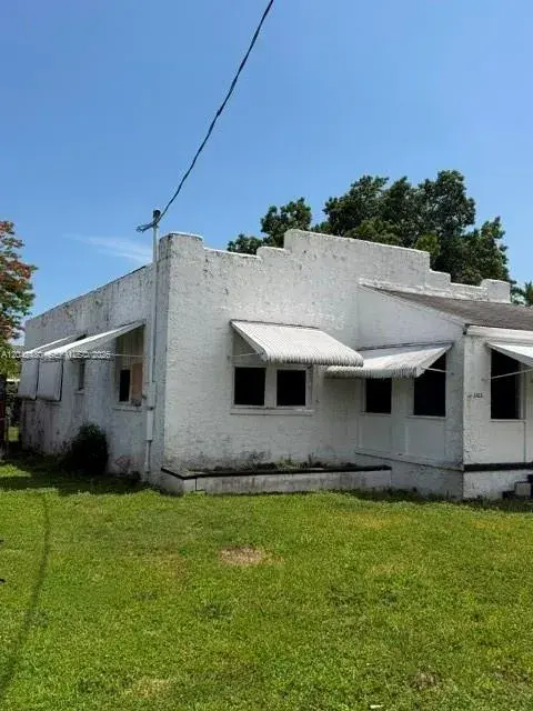 3322 SW 9th St, Miami FL 33135