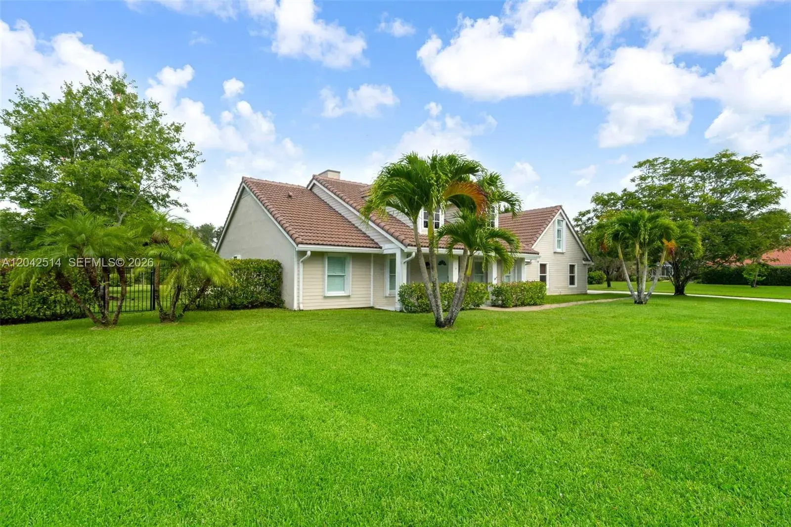 5703 Lago Del Sol Dr, Lake Worth FL 33449