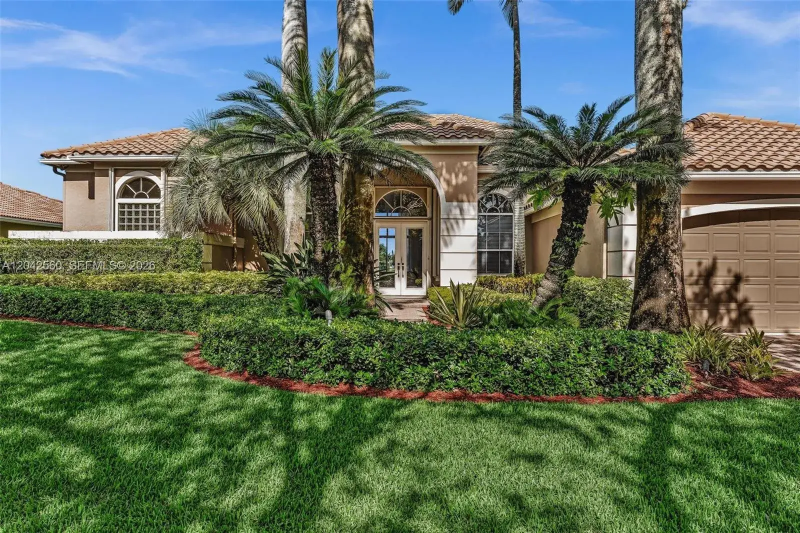 2733 Meadowood Dr, Weston FL 33332