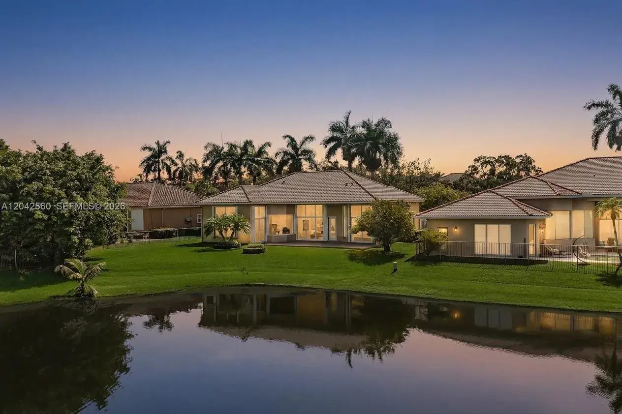 2733 Meadowood Dr, Weston FL 33332