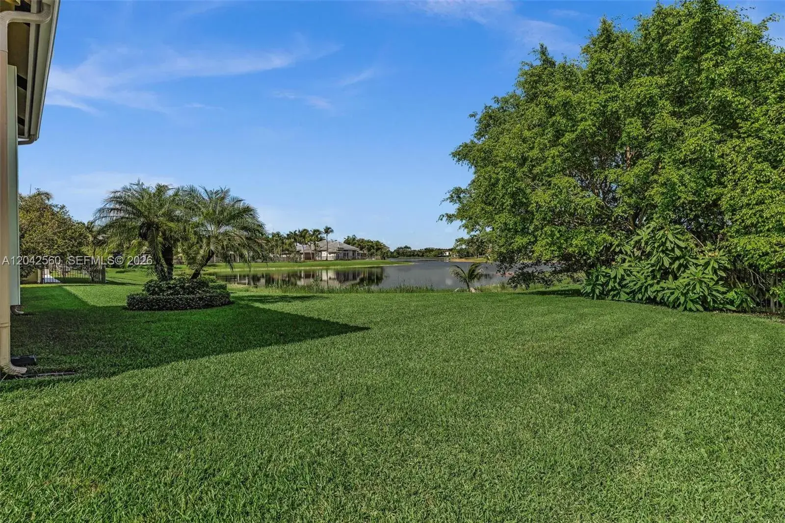 2733 Meadowood Dr, Weston FL 33332