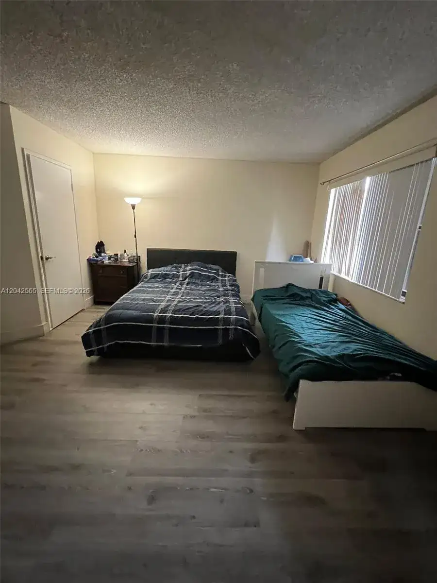 9429 Fontainebleau Blvd # 33, Miami FL 33172 photo 3
