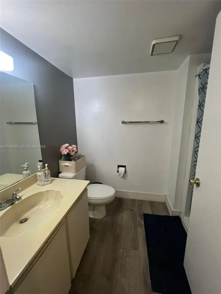 9429 Fontainebleau Blvd # 33, Miami FL 33172 photo 4