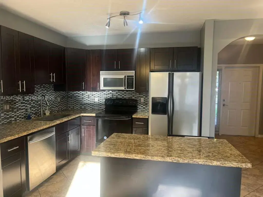 2825 SW 127th Way, Miramar FL 33027