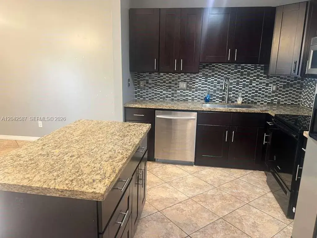 2825 SW 127th Way, Miramar FL 33027