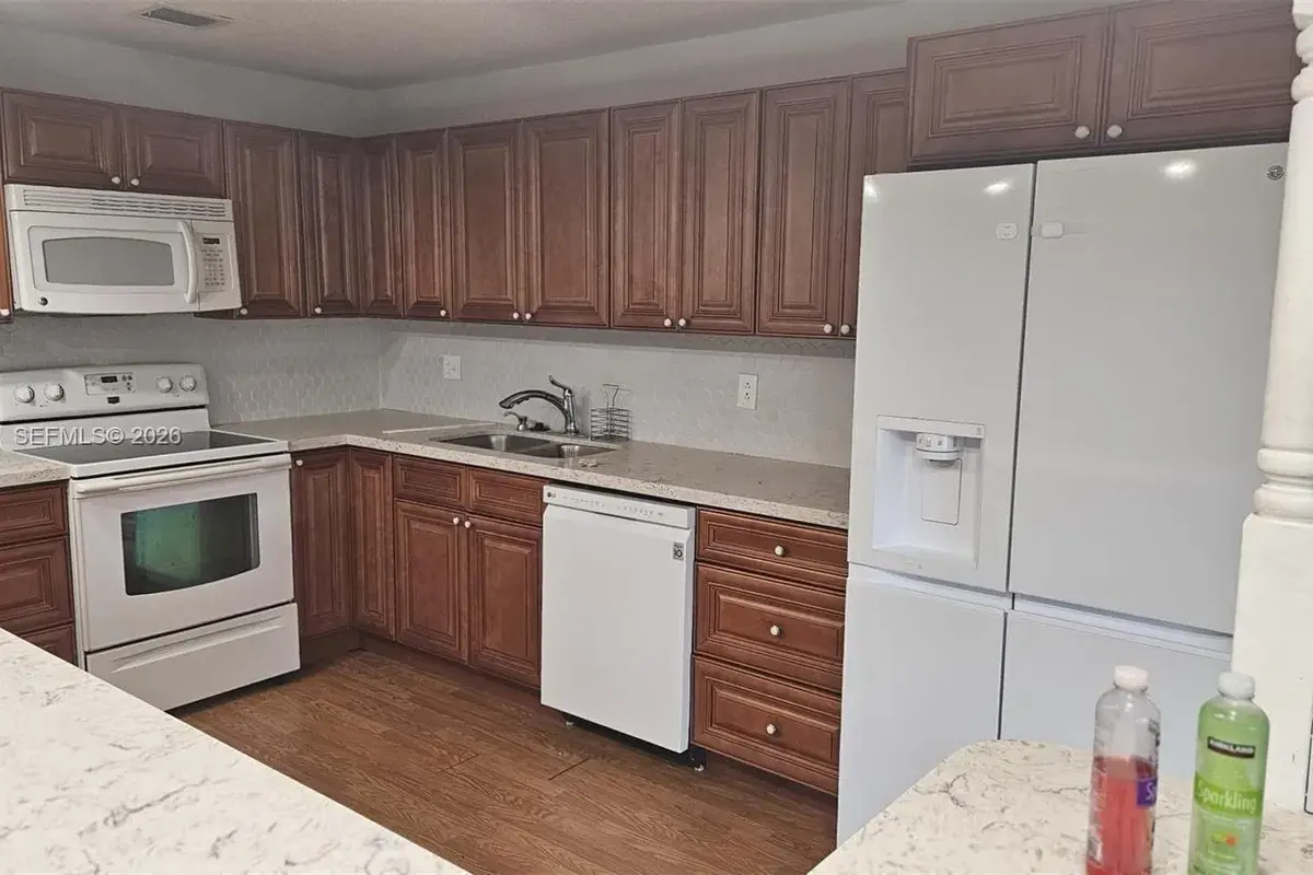 8555 NW 10th St # B106, Plantation FL 33322
