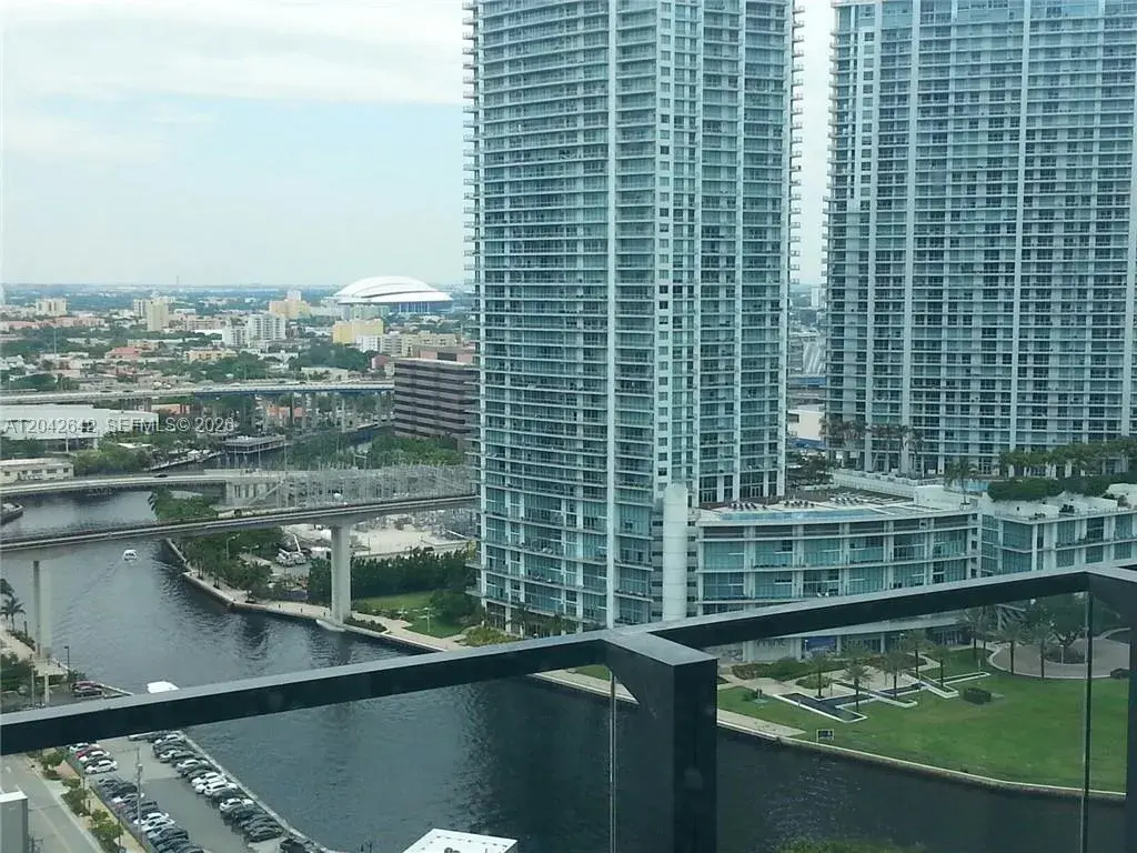 68 SE 6 St # 1908, Miami FL 33131