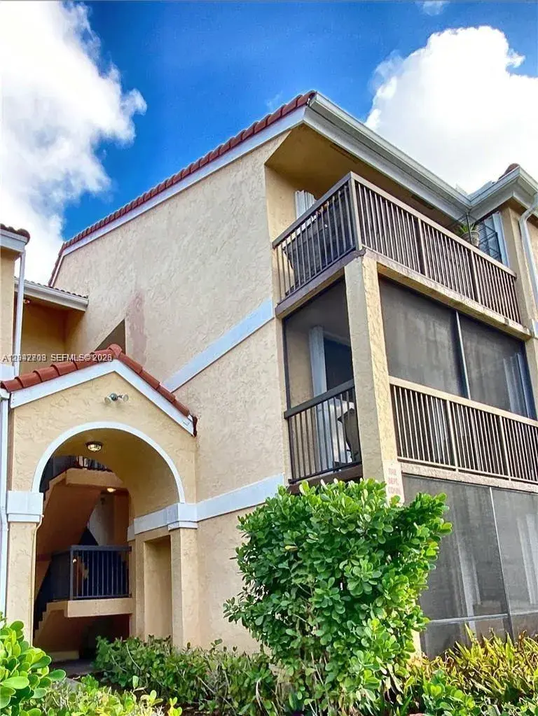 5641 Riverside Dr, Coral Springs FL 33067