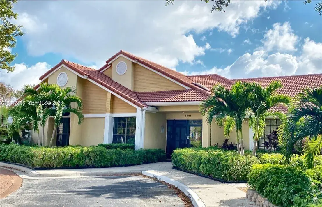 5641 Riverside Dr, Coral Springs FL 33067