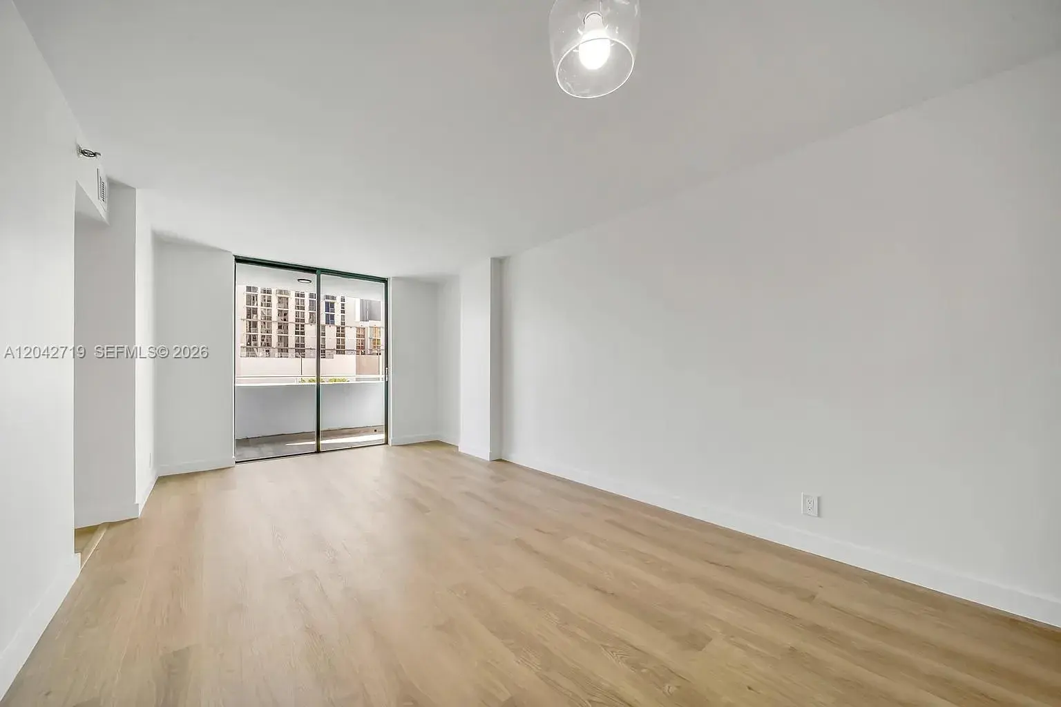 501 SW 1st St # 502, Miami FL 33130