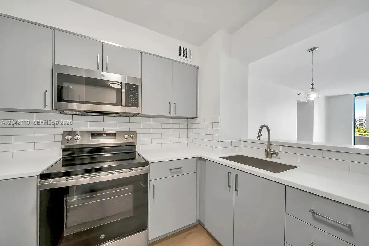 501 SW 1st St # 502, Miami FL 33130