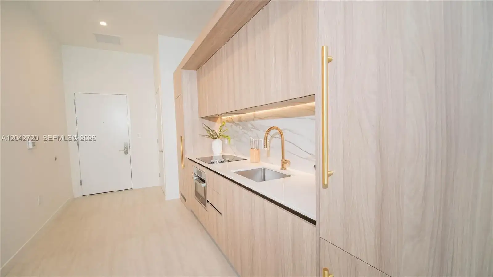 77 SE 5th St # 311, Miami FL 33131 photo 3