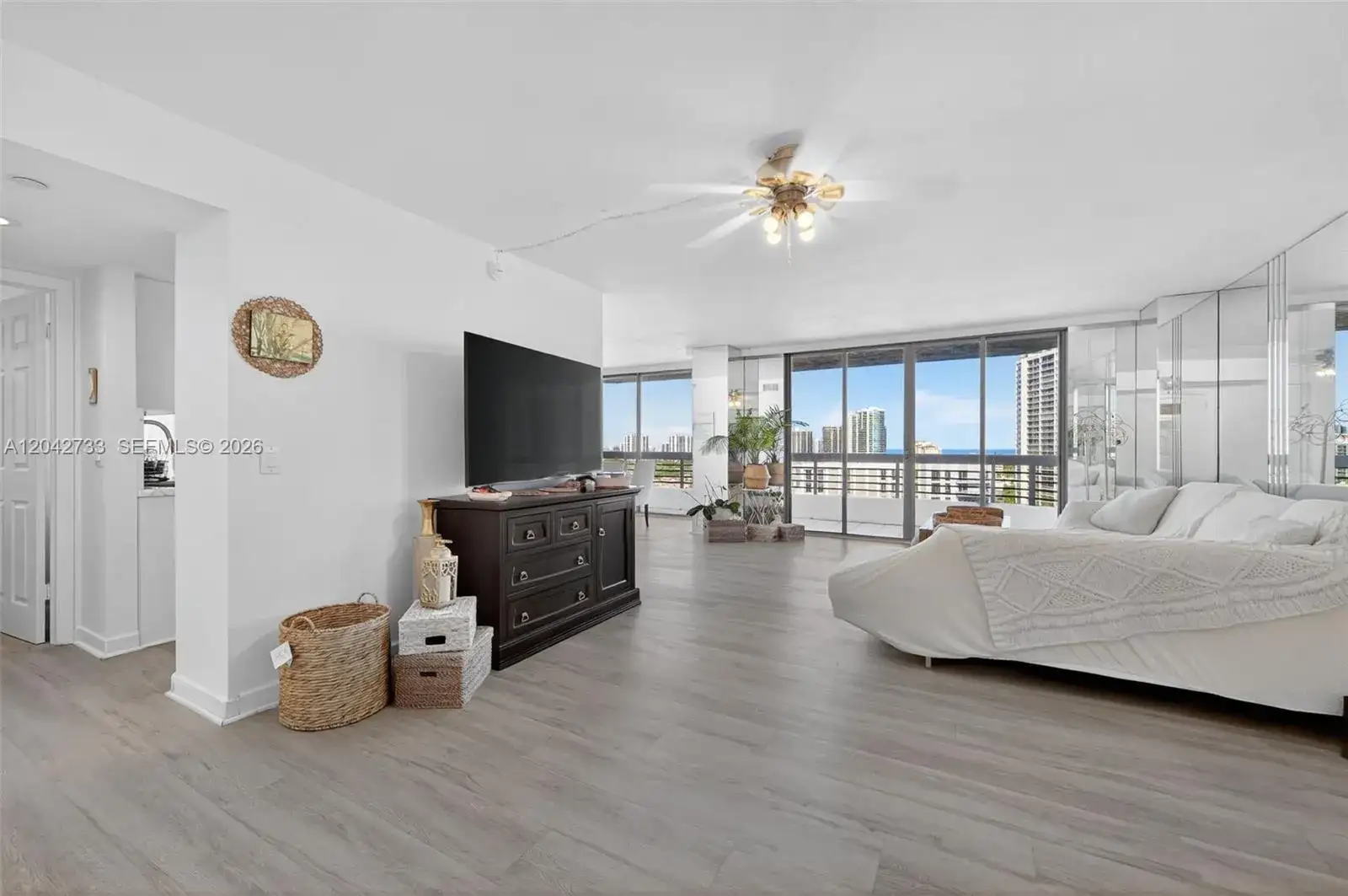 3500 Mystic Pointe Dr # 1804, Aventura FL 33180 photo 4