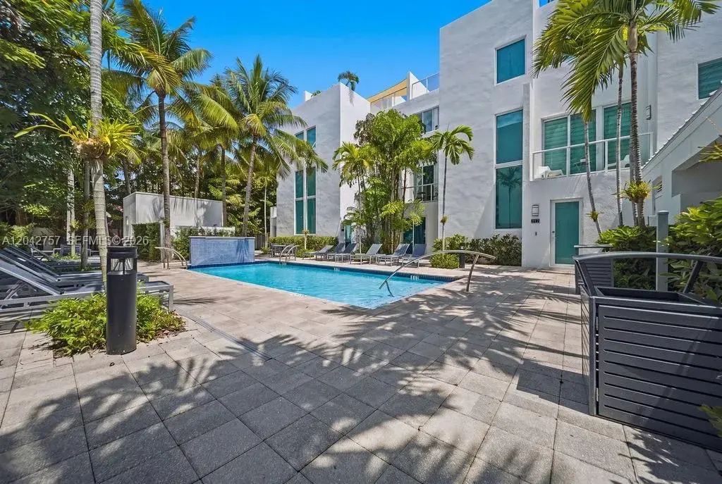710 NE 3rd Ave, Fort Lauderdale FL 33304