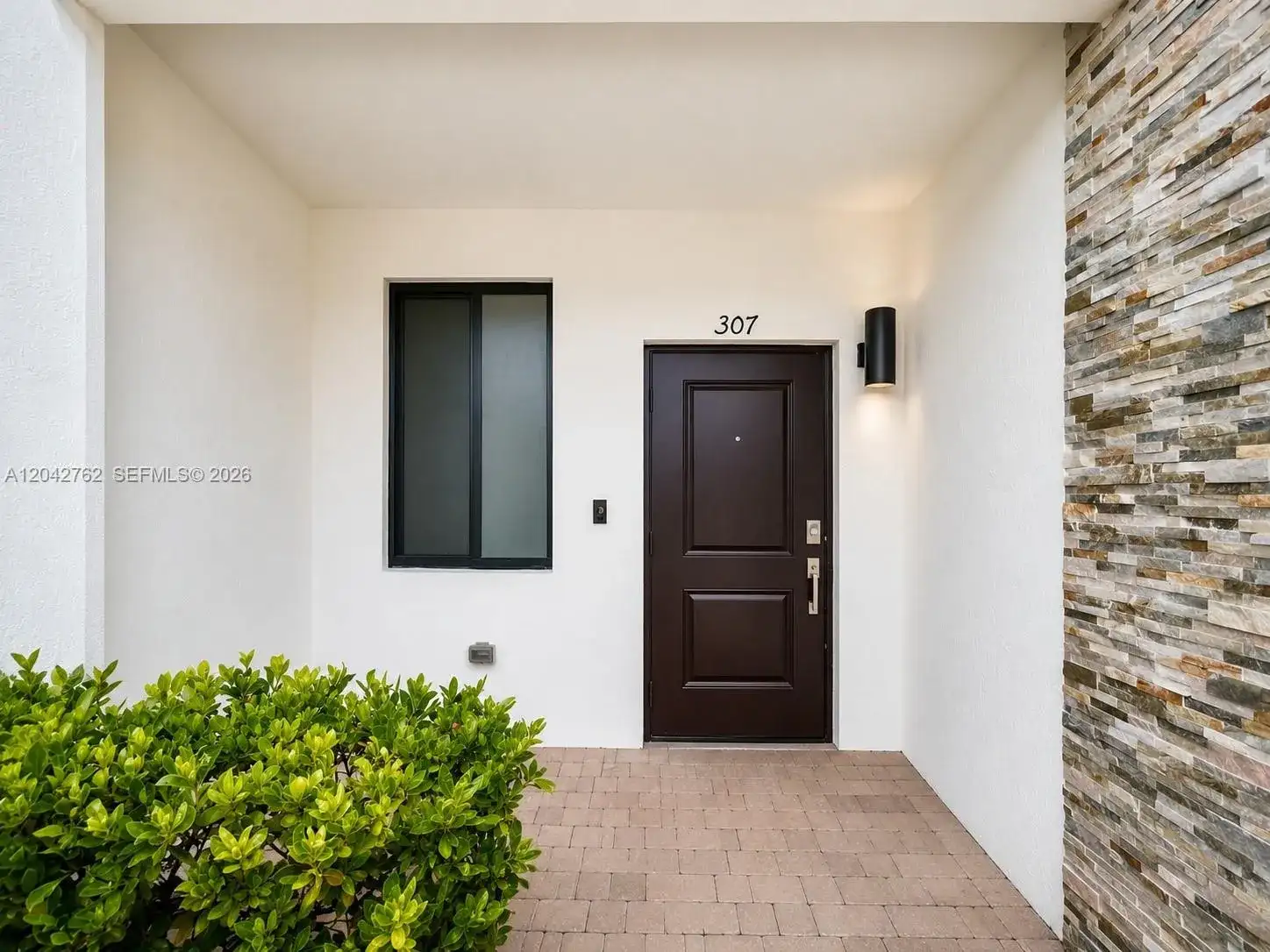307 NE 208th Ter, Miami FL 33179 photo 2