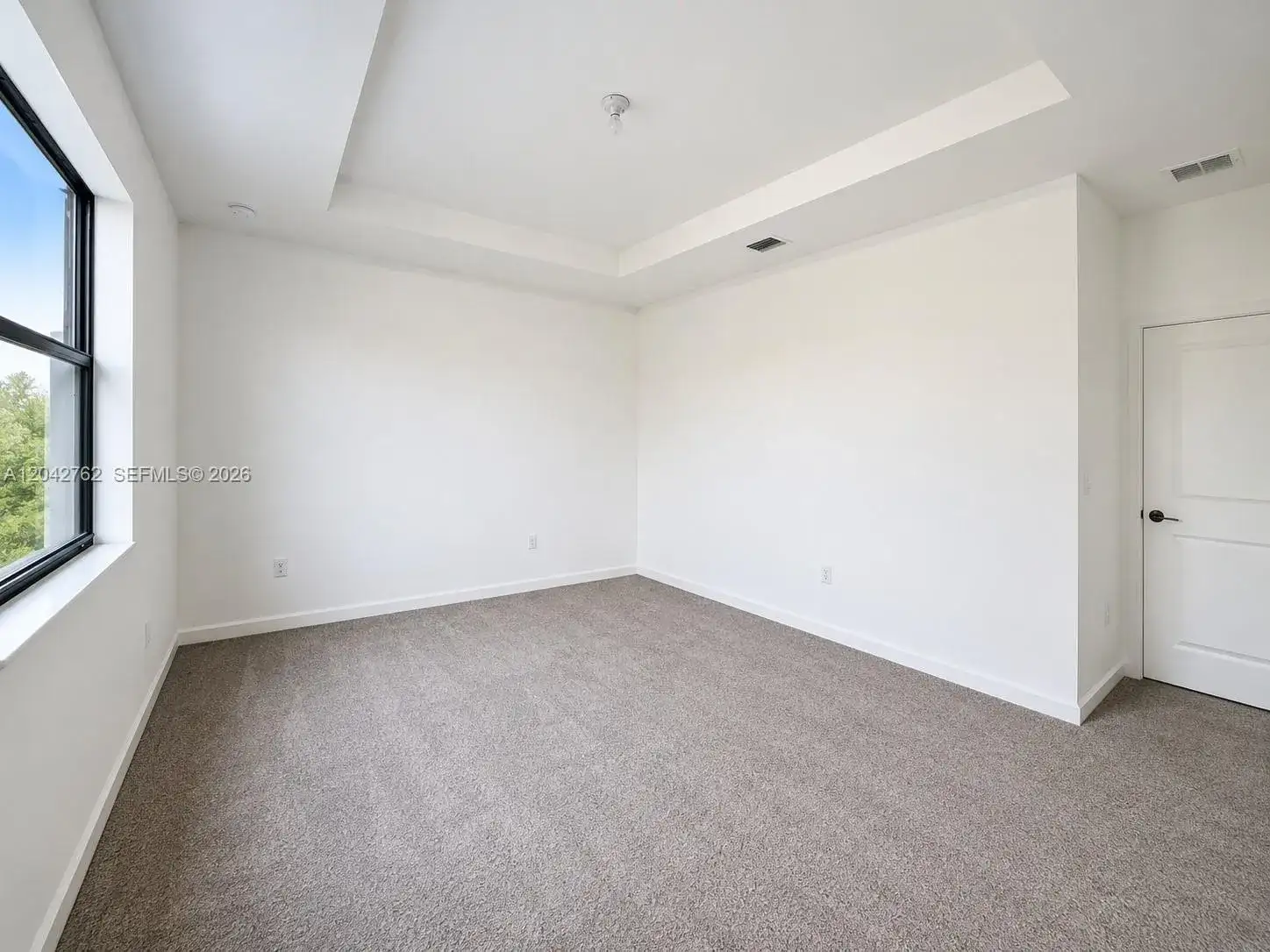 307 NE 208th Ter, Miami FL 33179 photo 4