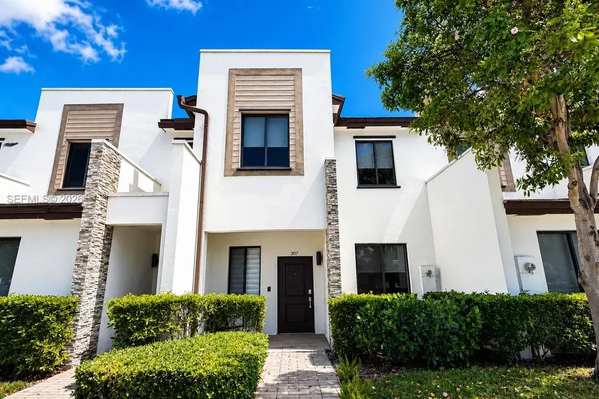 307 NE 208th Ter, Miami FL 33179