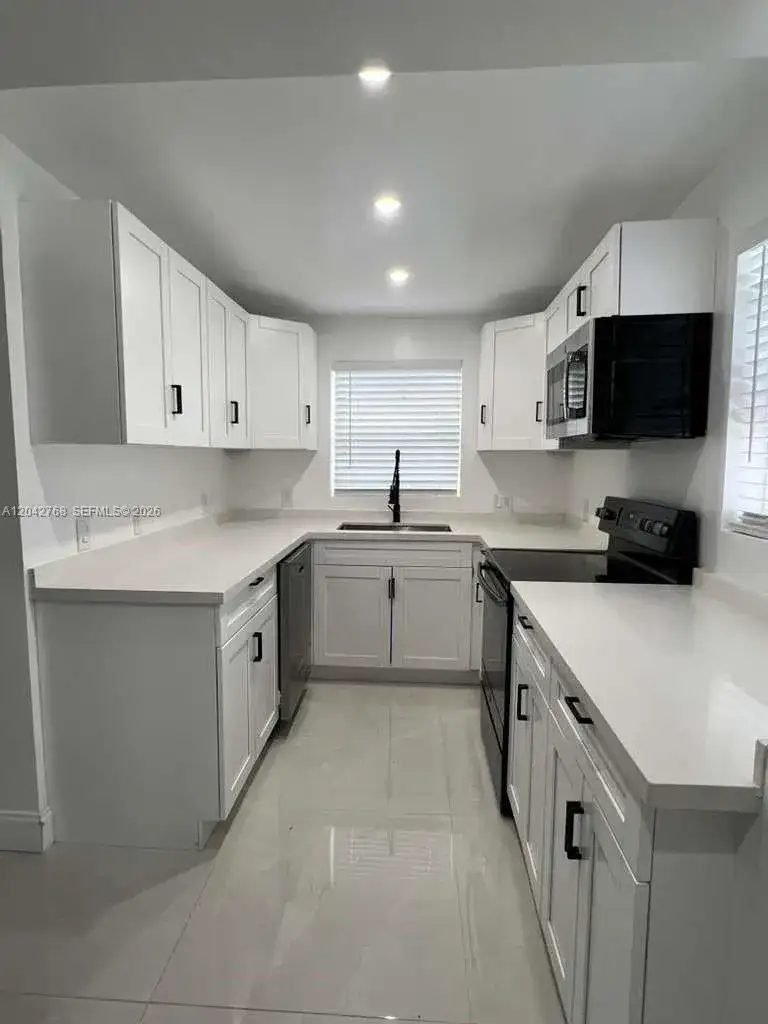 2850 NW 7th St, Fort Lauderdale FL 33311 photo 2
