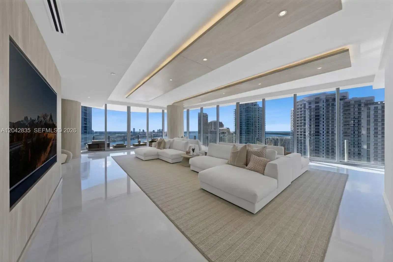 300 Biscayne Boulevard Way # 2701, Miami FL 33131