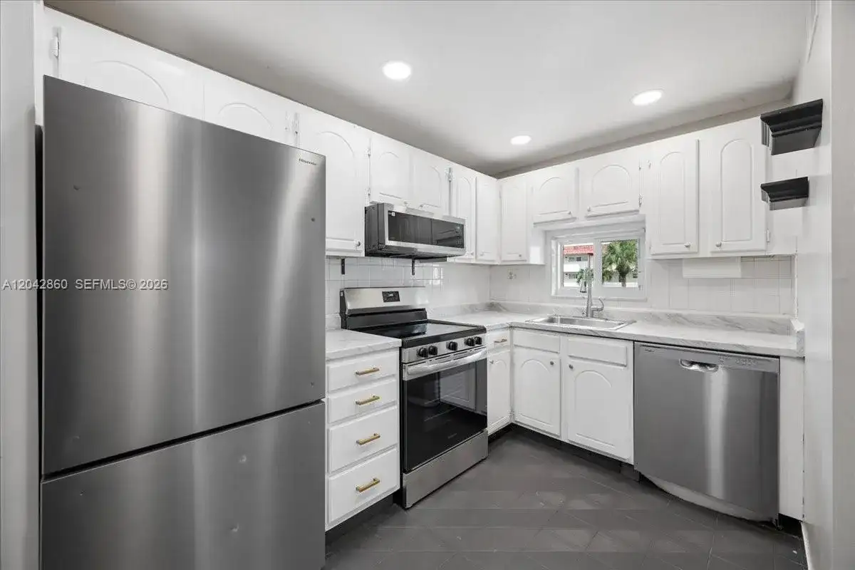 800 S Hollybrook Dr # 205, Pembroke Pines FL 33025 photo 3