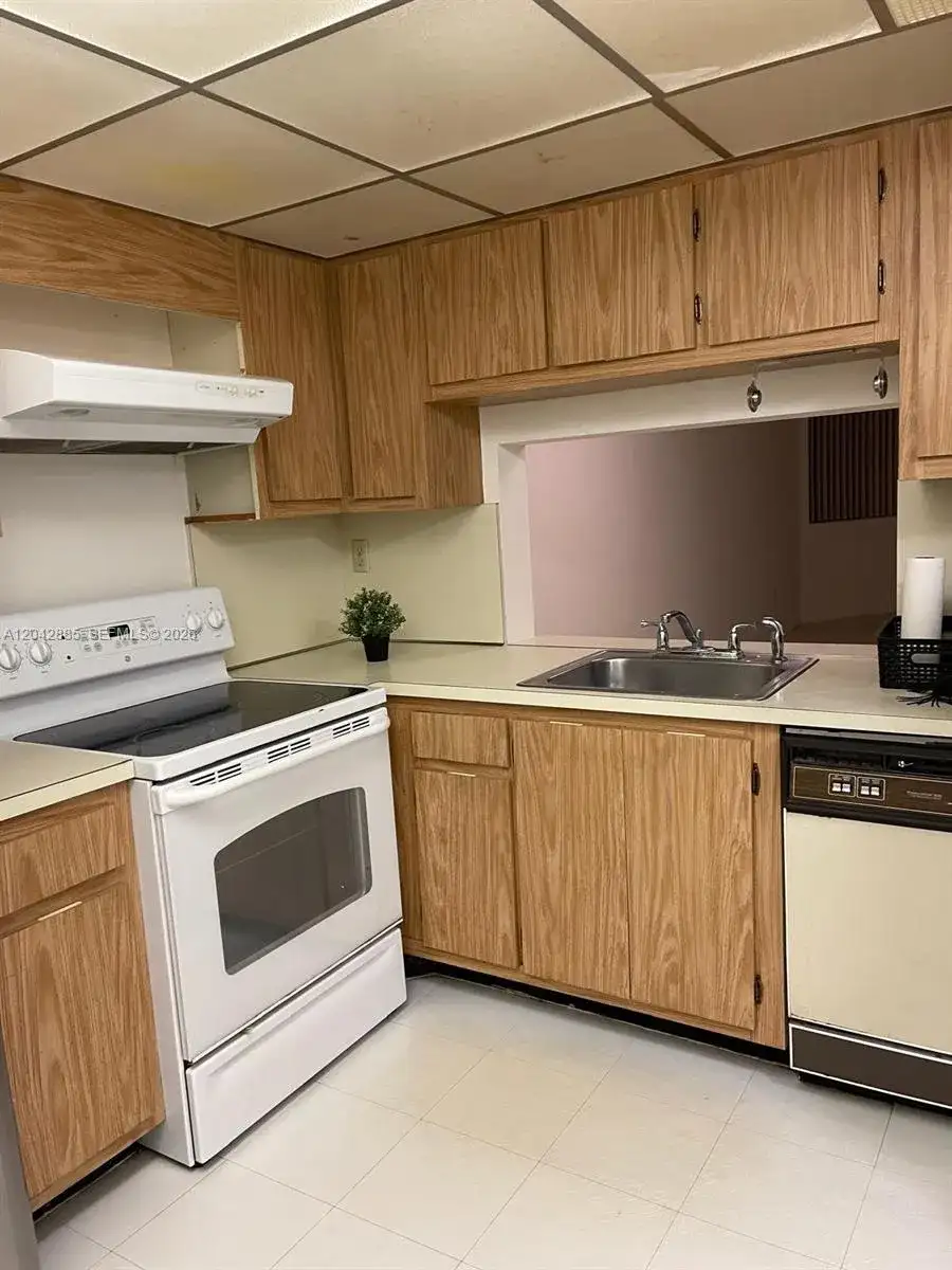 20840 San Simeon Way # 308, Miami FL 33179 photo 4
