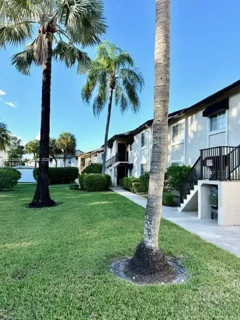 4000 Crystal Lake Dr # 112, Deerfield Beach FL 33064 photo 4