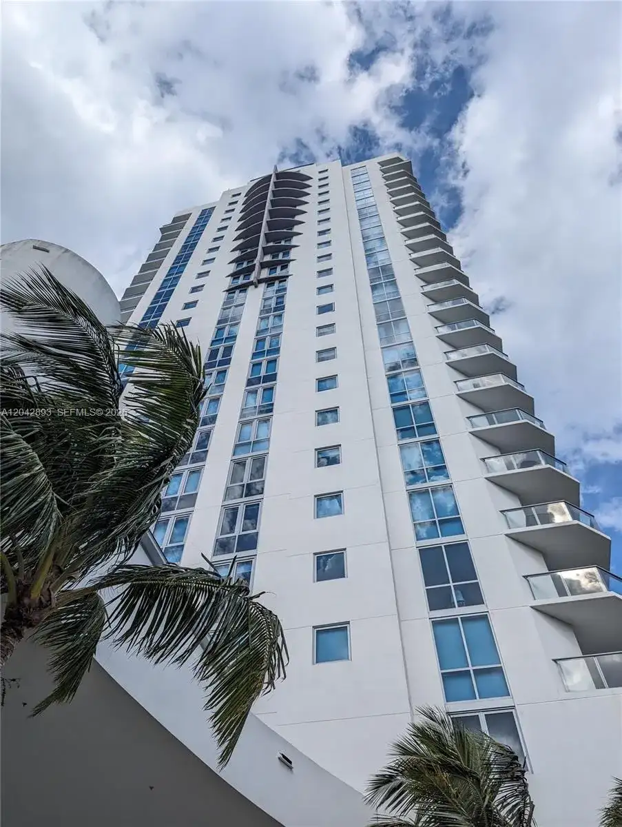 17111 E Biscayne Blvd # 1011, North Miami Beach FL 33160 photo 4