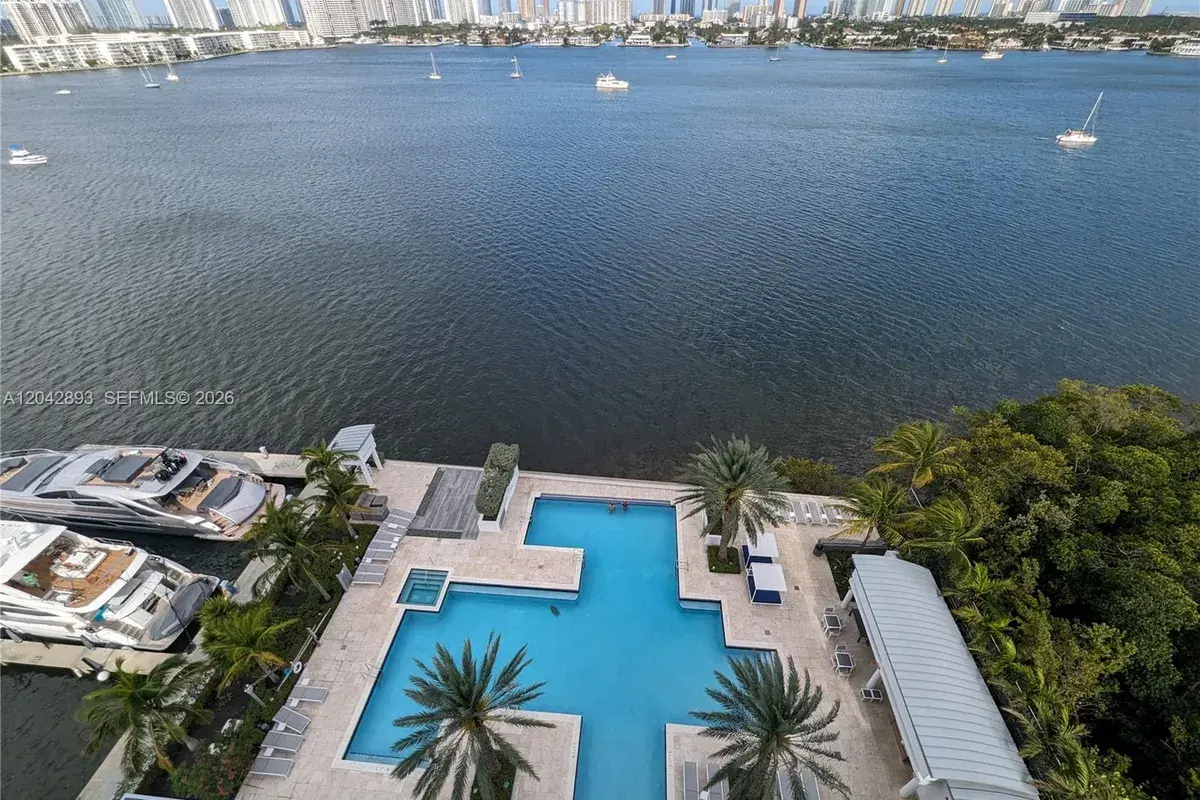 17111 E Biscayne Blvd # 1011, North Miami Beach FL 33160