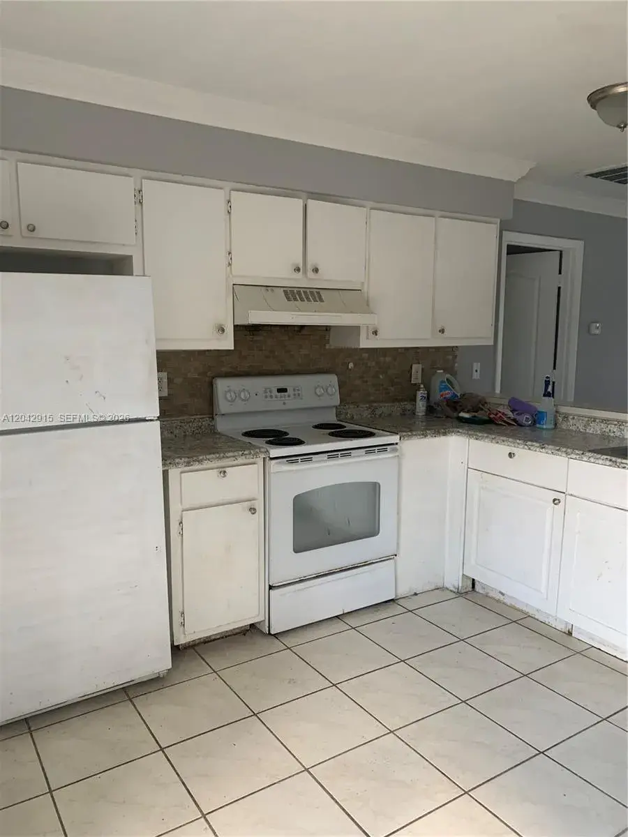 648/650 Creuset Ave S, Lehigh Acres FL 33974