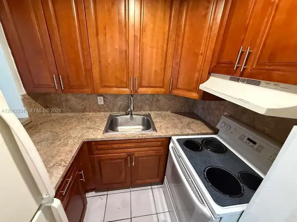4370 NW 11th St # 214, Miami FL 33126 photo 3