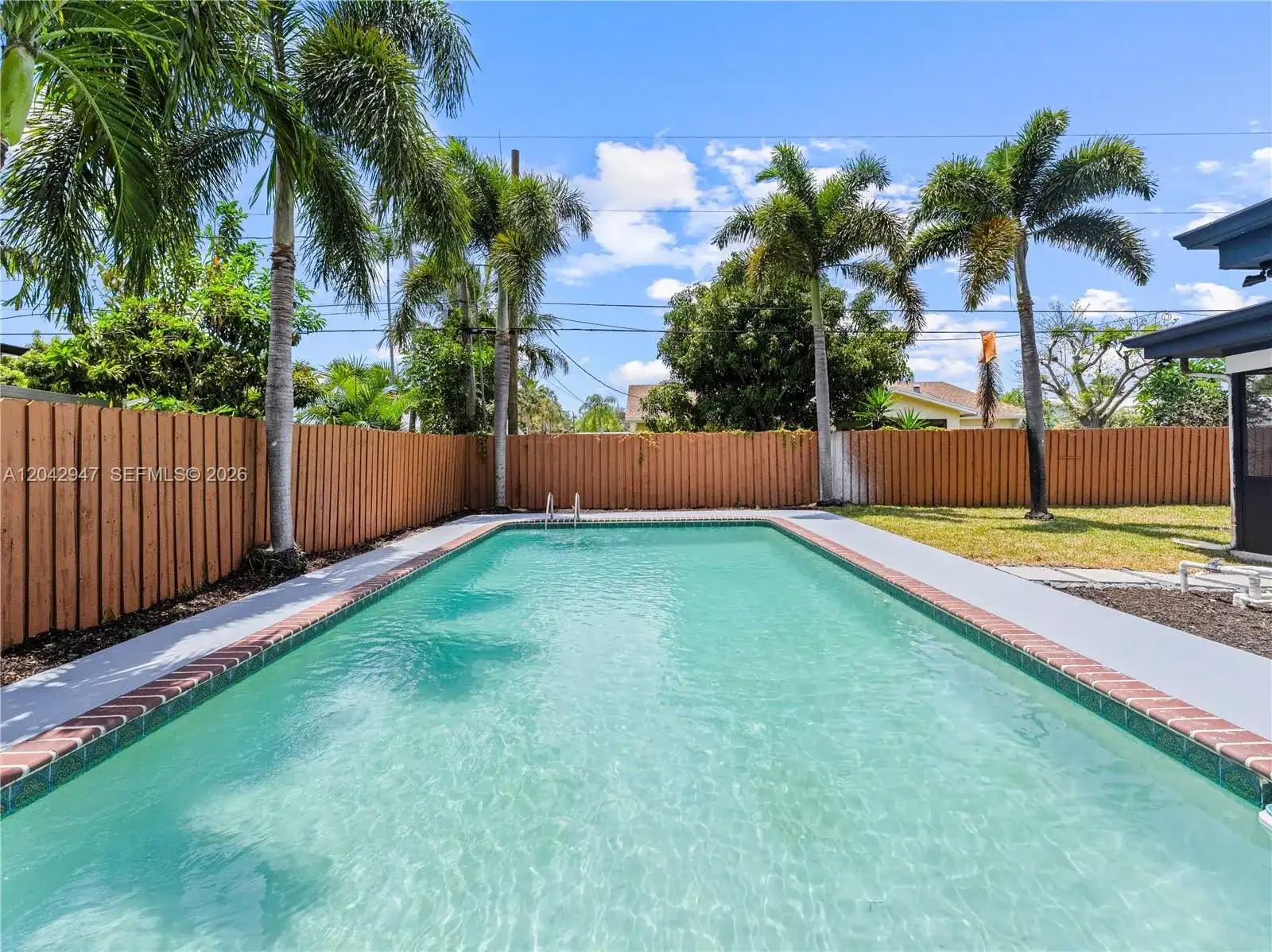 949 Lighthouse Dr, North Palm Beach FL 33408