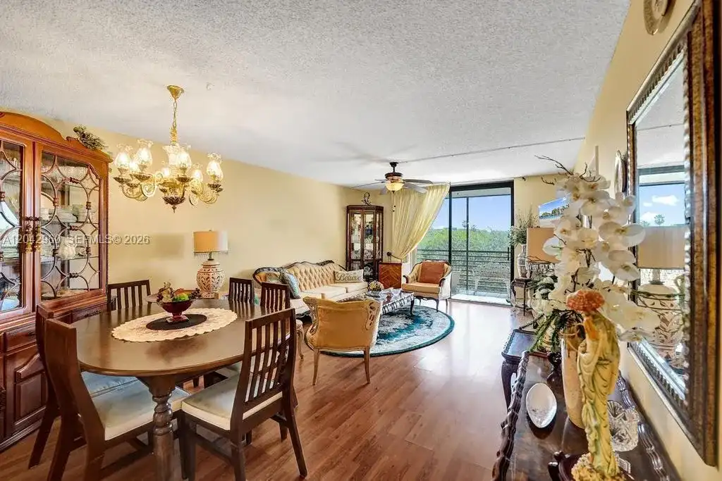 1000 Colony Point Cir # 422, Pembroke Pines FL 33026