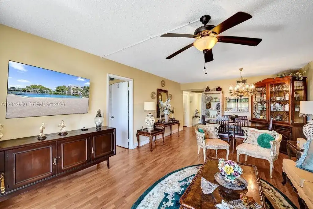 1000 Colony Point Cir # 422, Pembroke Pines FL 33026 photo 3