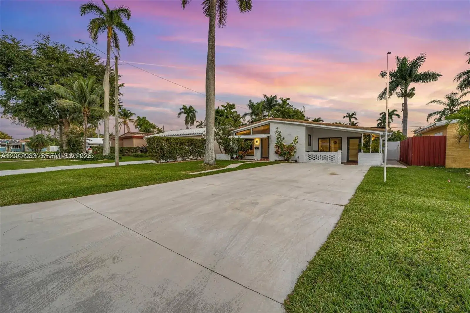 1514 Liberty St, Hollywood FL 33020 photo 2