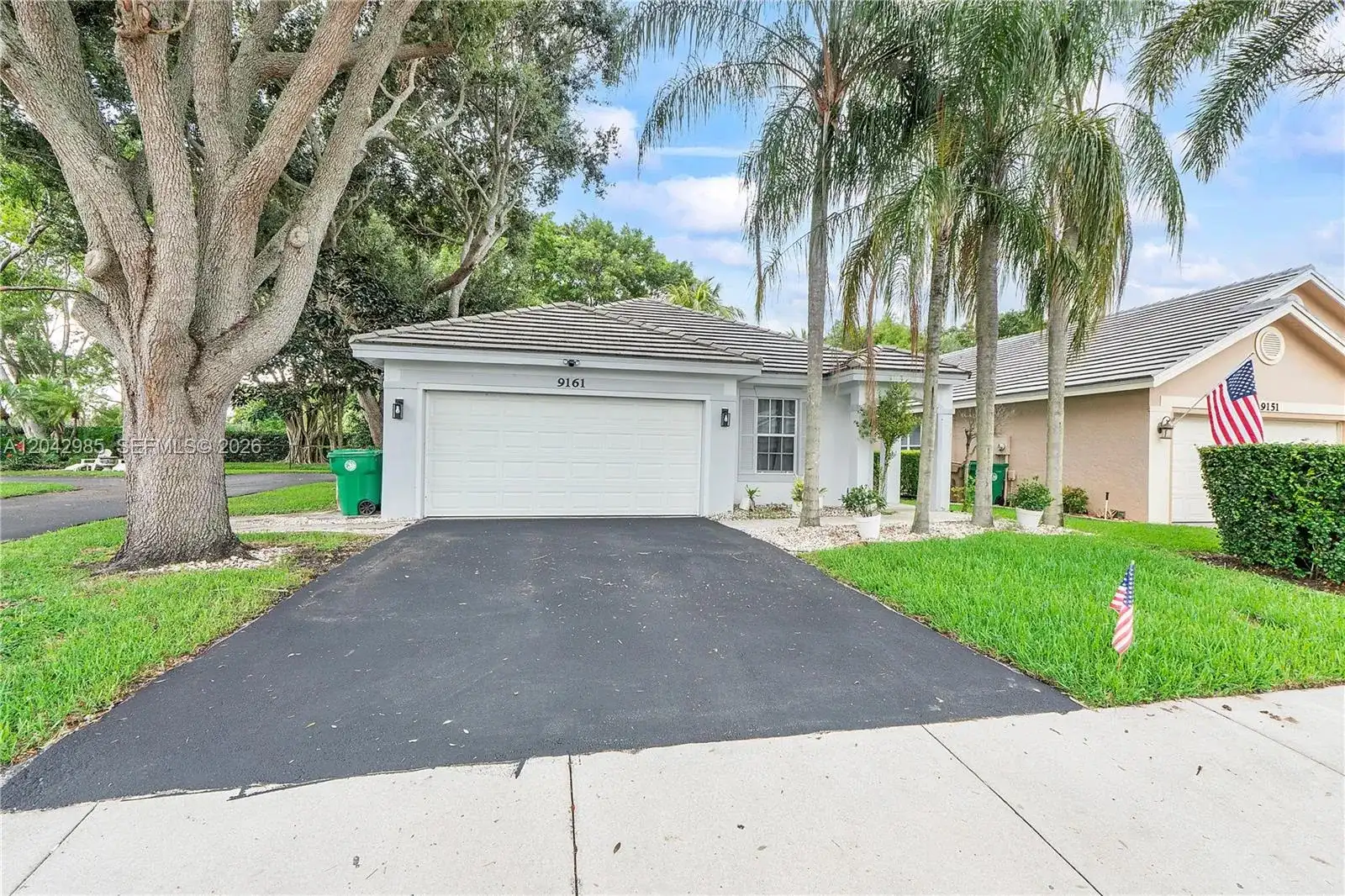 9161 Lake Park Cir N, Davie FL 33328
