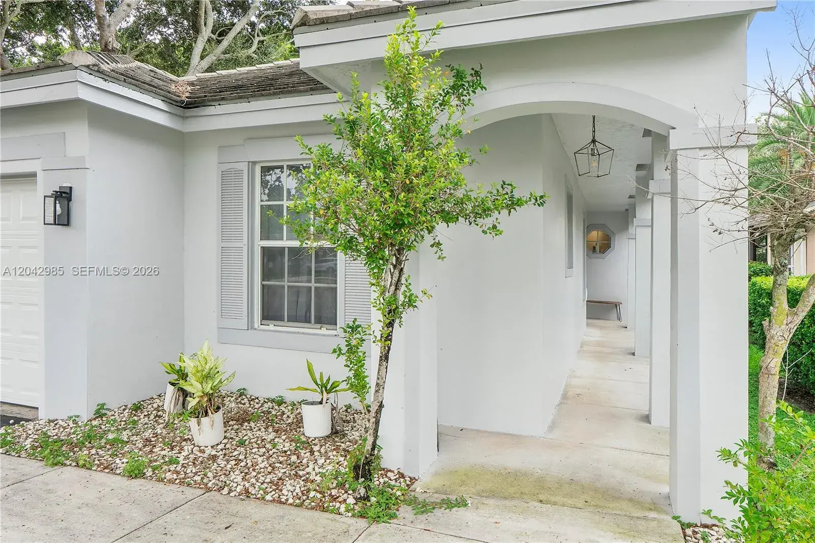 9161 N Lake Park Cir N, Davie FL 33328